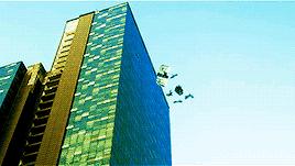 为了呈现真实的感观，这些特技演员太拼了