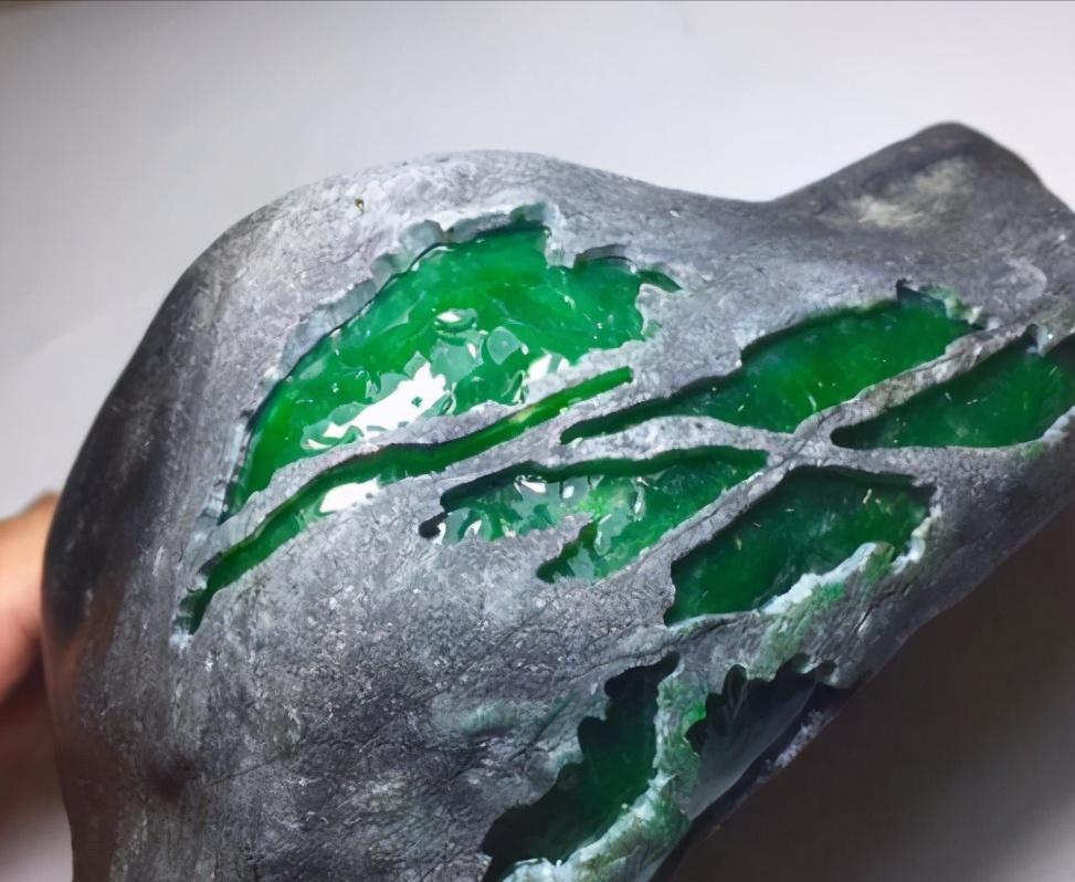 卖翡翠的杀猪盘,翡翠原石十赌九输毛料