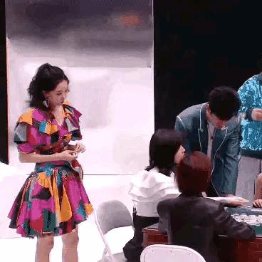 张小斐现在还跟着贾玲么,贾玲和张小斐合起来的样子