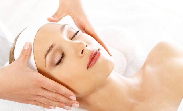 皮肤松弛用什么护肤品提拉紧致,脸上皮肤松弛吃什么能快速紧致