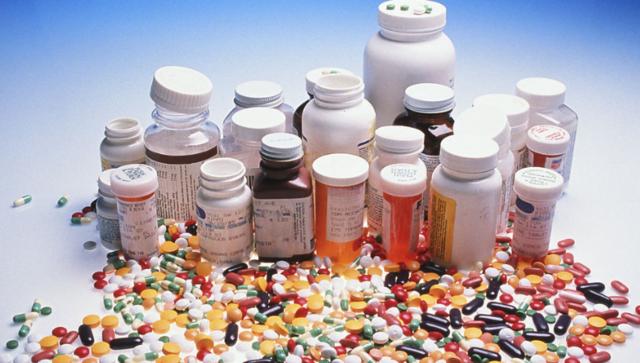 吃完头孢是不能喝啤酒还是白酒,为什么吃头孢不可以喝酒