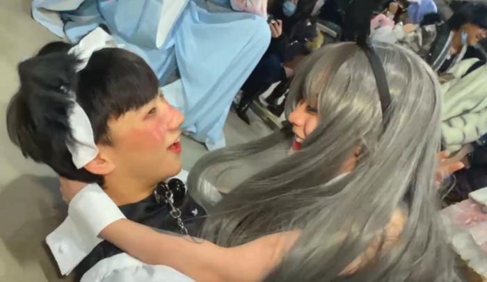 哈尔滨漫展主办方回应不雅拍照,二次元漫展事件