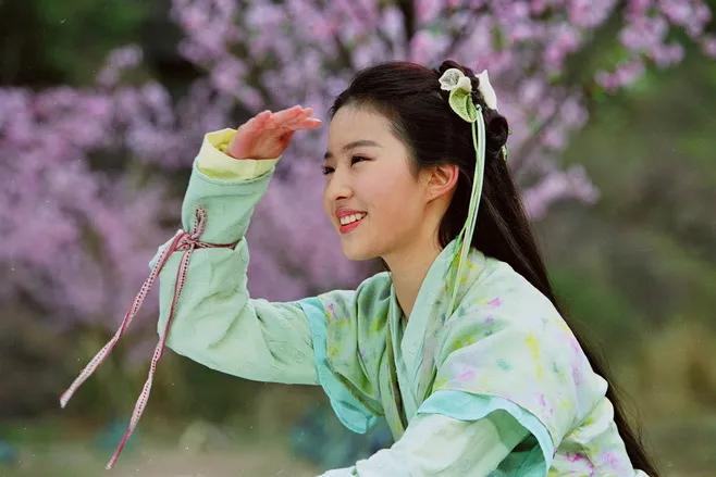 她很美,可惜被糟蹋了