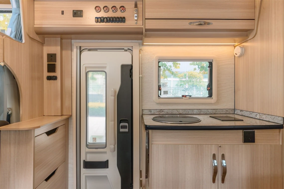 v362低顶6座房车,v362升顶7座房车