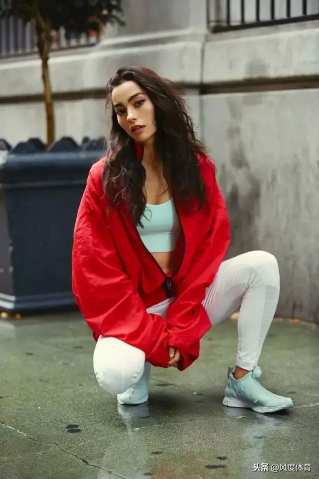 *窥偷**女神AdrianneHo的ins照片，我仿佛打开了新世界的大门……