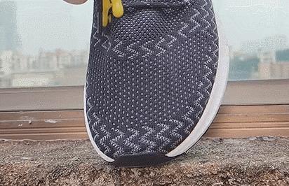 yeezy350跑鞋,不怕剐蹭的跑鞋