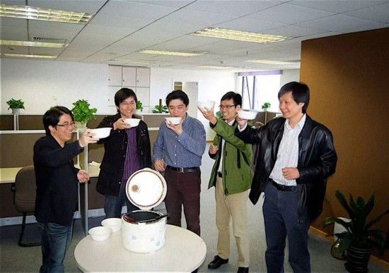 戴口罩直播1天卖3亿的雷军,像极了曾经的李嘉诚