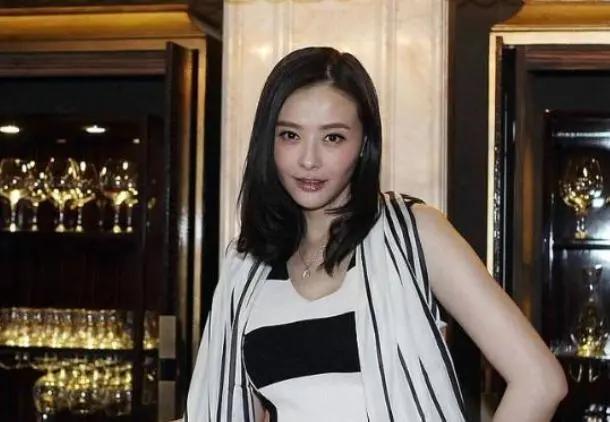 44岁女星被切除器官,44岁女明星剖腹生孩子