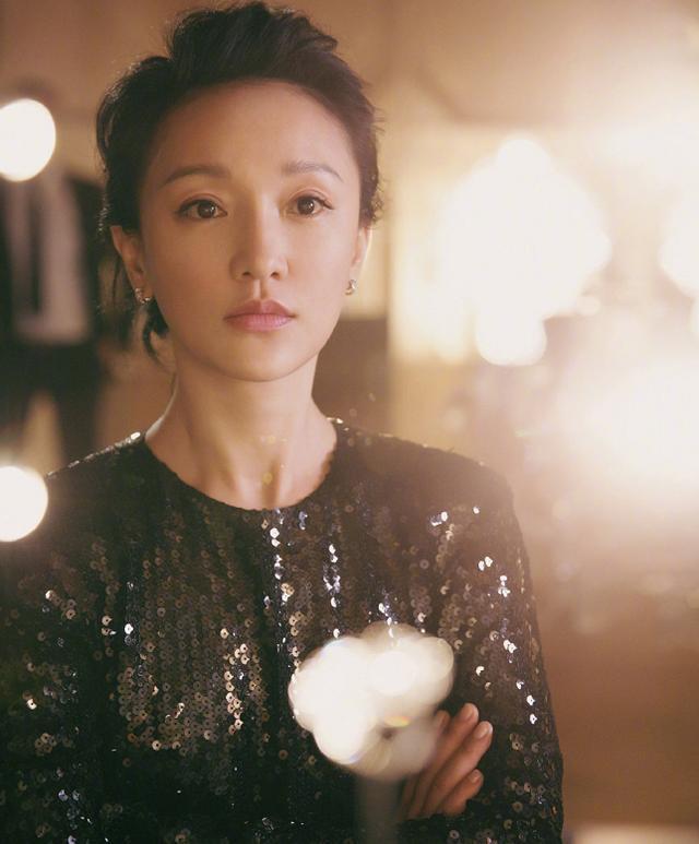 为什么有人扎头发很挺,为什么有的人扎头发和披发差距大