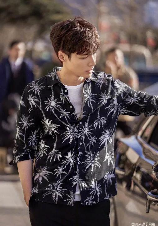 林允刚携手CK就删微博，张艺兴未解约CK被当反面教材