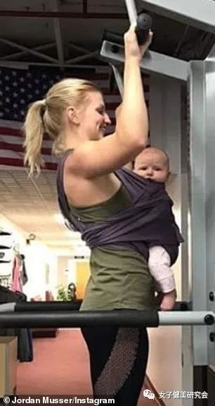 当人们看到健美小姐发出哺乳照，他们吓坏了（上）