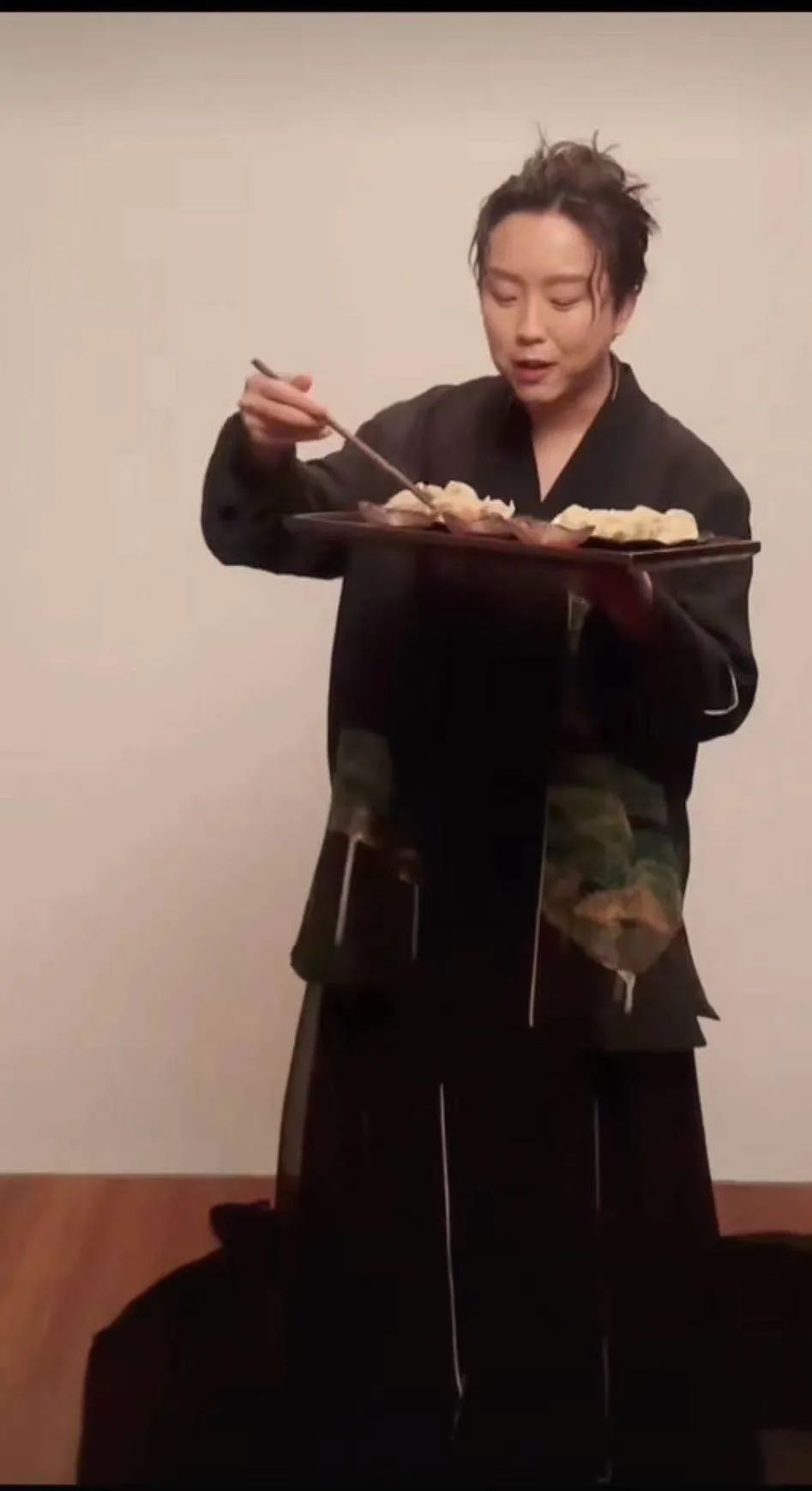 李玉刚浓妆艳抹图片,李玉刚年轻照图