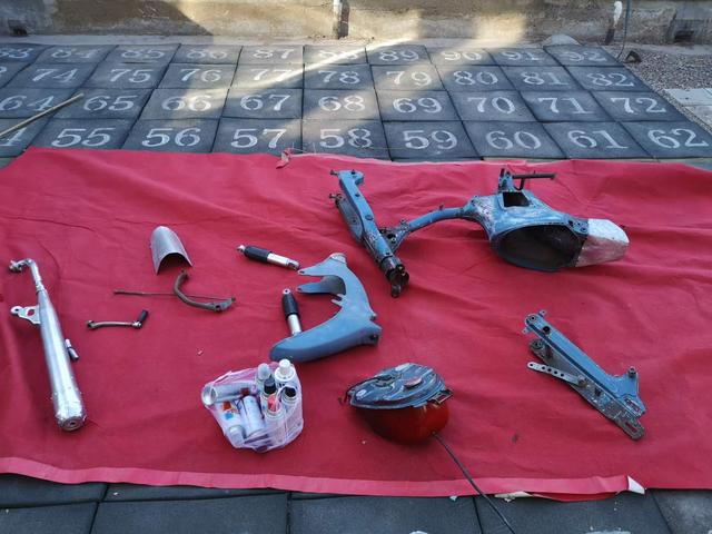 本田摩托车幼兽70c,改装老款铃木摩托