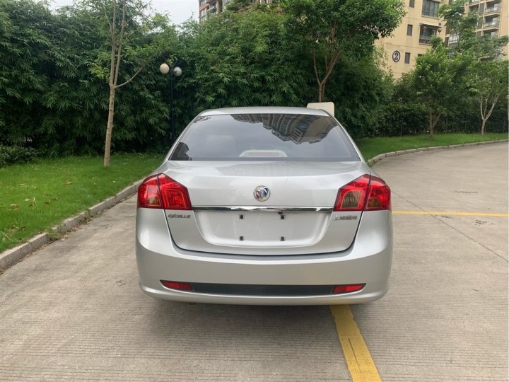 花1万多买的车,花20多万买二手别克商务车划算吗