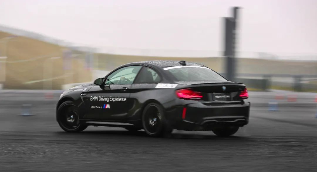 成为漂移大神3步就够,开局一辆车你能成为漂移大神吗