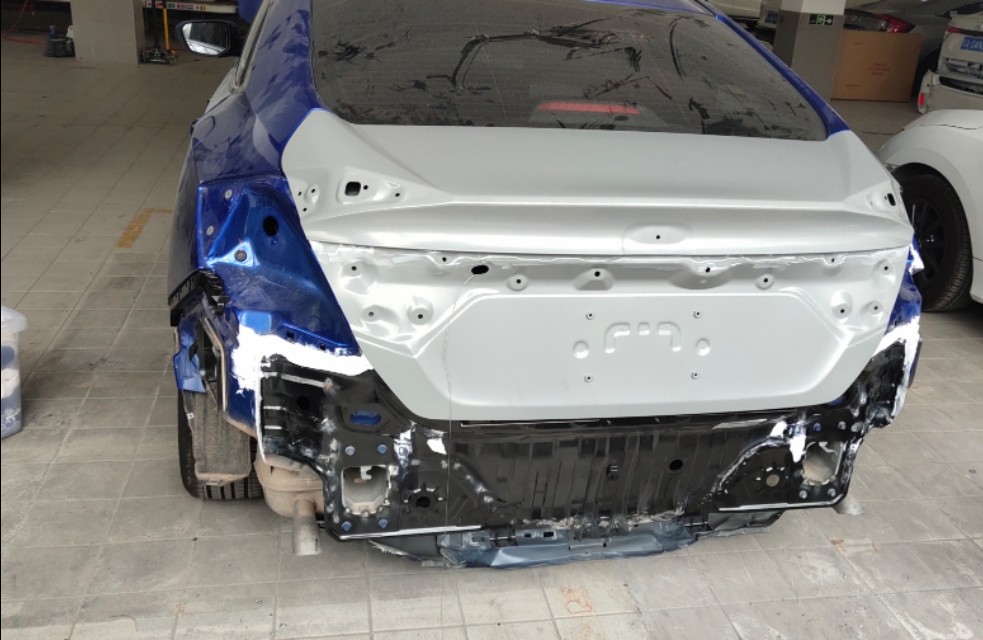 车尾箱被追尾修车得多久,车被追尾尾箱变形怎么维修好