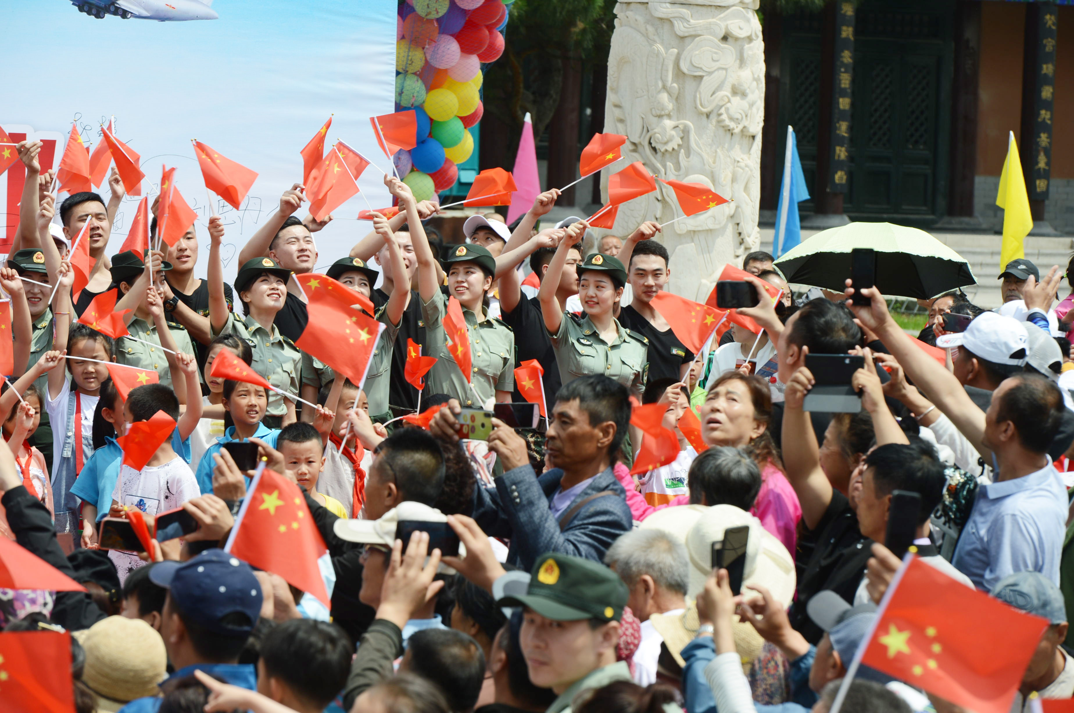 辽宁沈阳:广场“快闪”掀起参军热