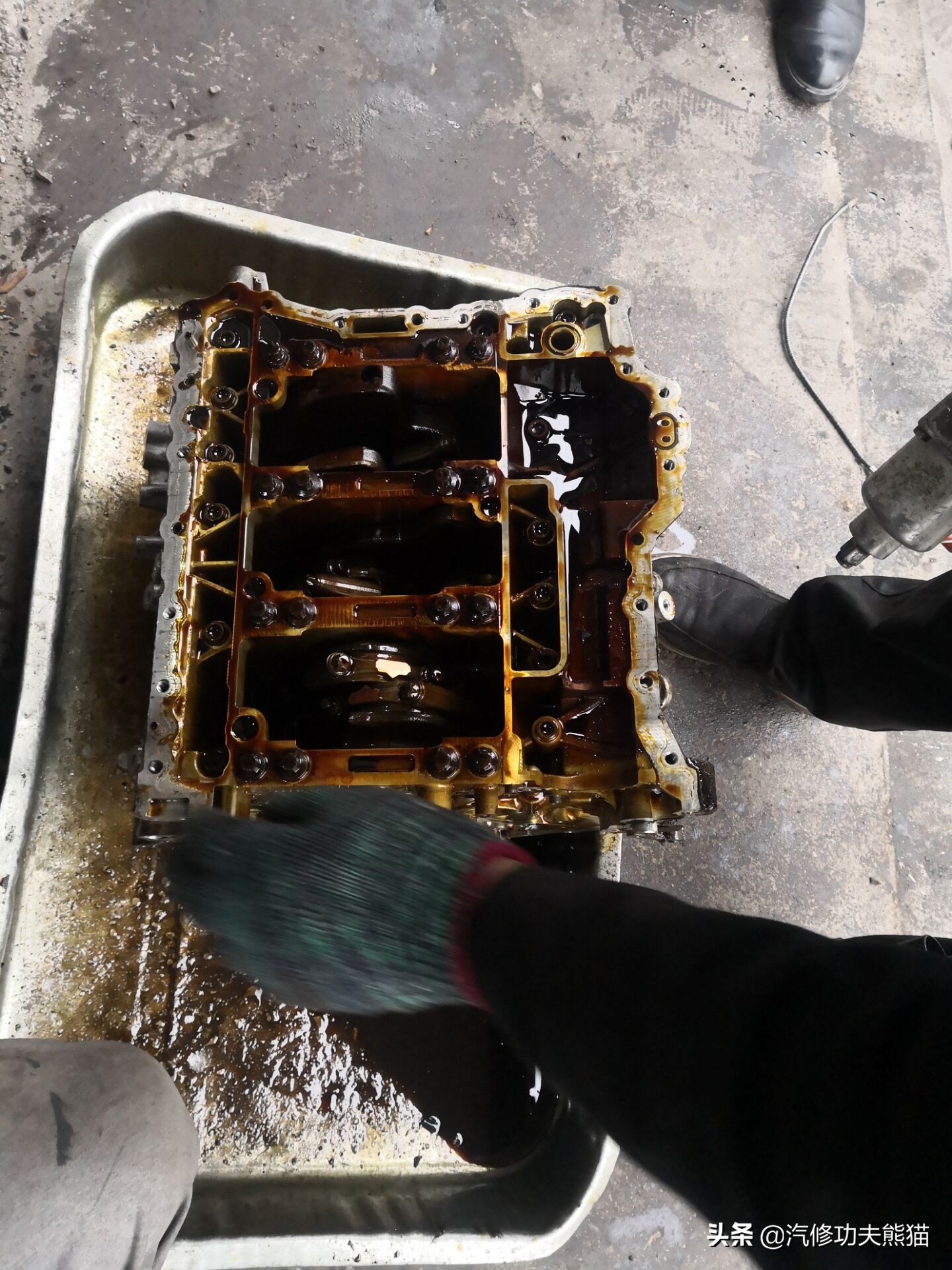 为什么都说奥迪a6l烧机油,奥迪a6l2.4烧机油原因分析