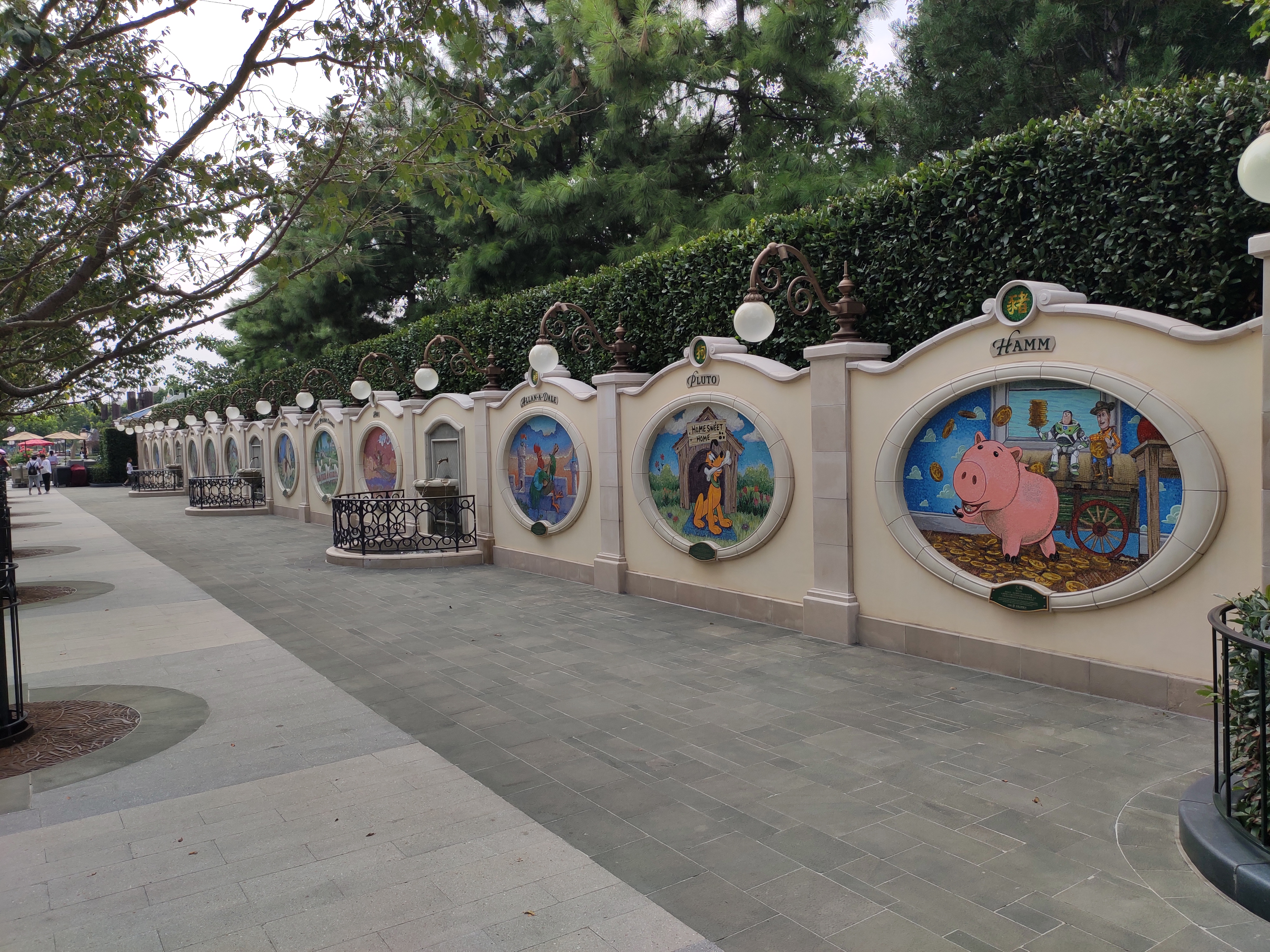 上海迪士尼一大一小旅游攻略,上海迪士尼吃住攻略讲解