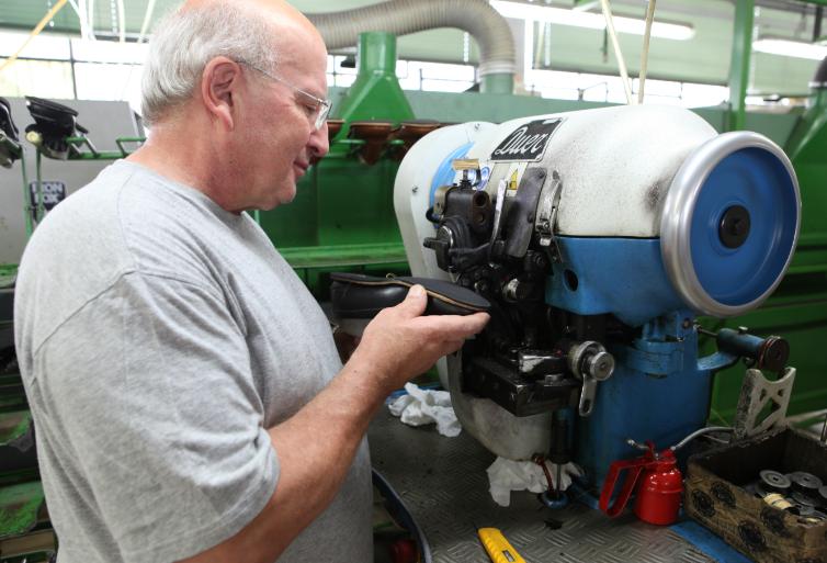 马尔凯也有一家叫LV的店，不过人家做的是皮鞋