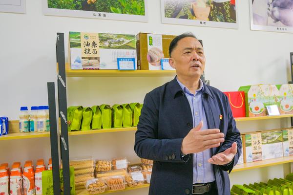 昔日的荒山早已变成了金山银山,昔日荒山变金山