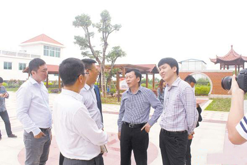 山沟穷小伙，靠一罐粥年入百亿，不忘初心把家乡打造成厦门第一村