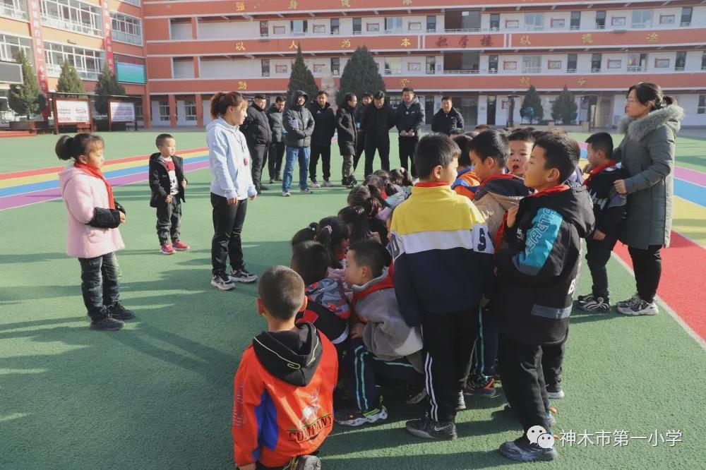 神木第一小学拔河比赛,小学体育优质课简报