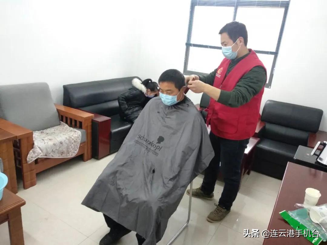 港城这个村社阵地变身“指挥所”“代购点”“宣传站”……