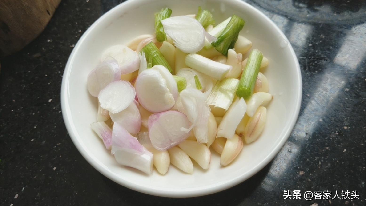 客家焖猪脚家常做法,客家焖猪脚的家常做法