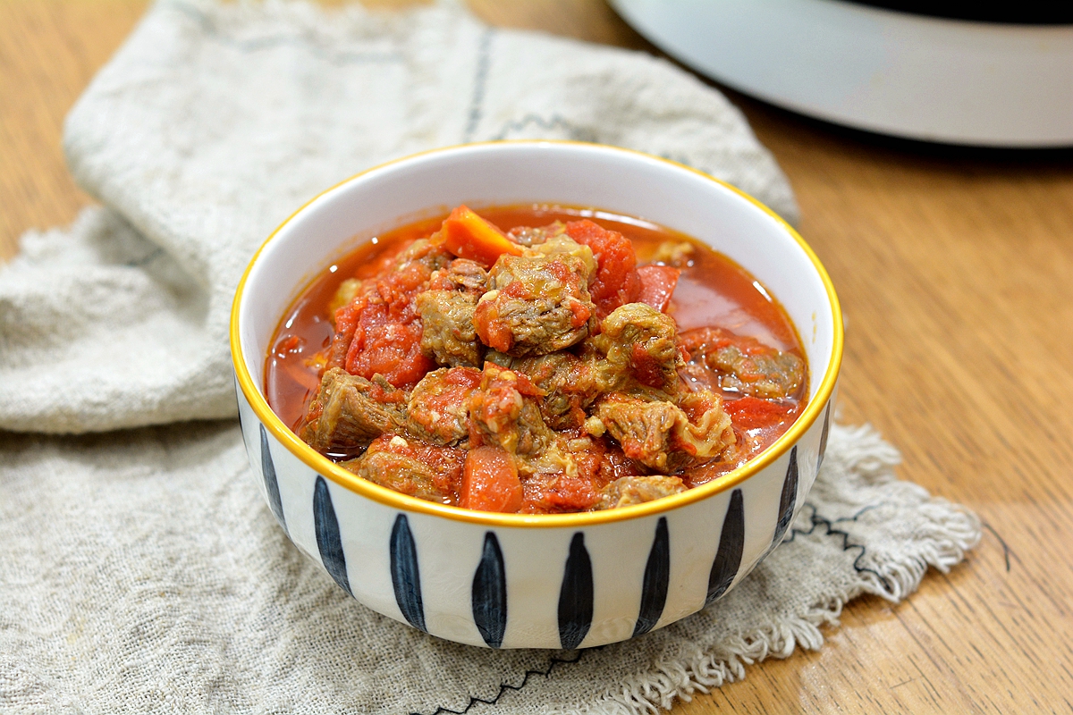 清炖牛肉的最正宗炖法番茄炖牛肉,番茄炖牛肉爽口营养味美开胃