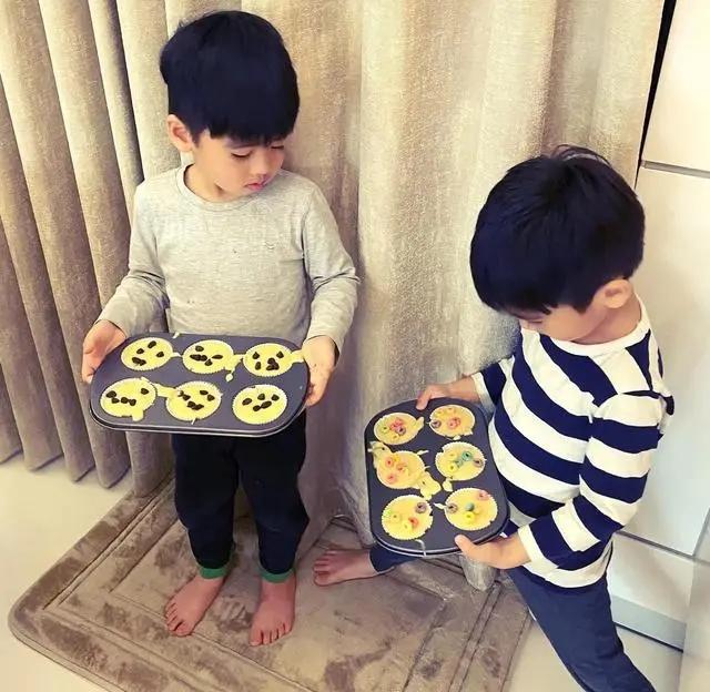 林志颖大儿子终于露面!模样比小时候更帅气,一家五口真有爱