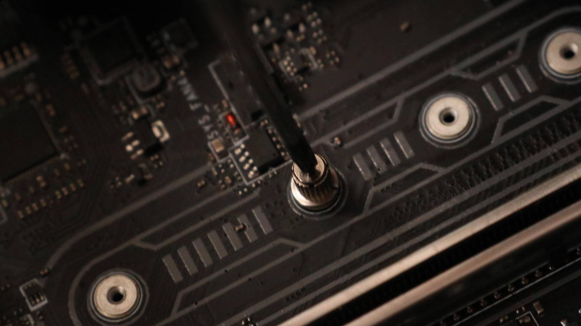 这样撞击只要+500块。就可以把配置提升三个档次，畅玩游戏都不卡