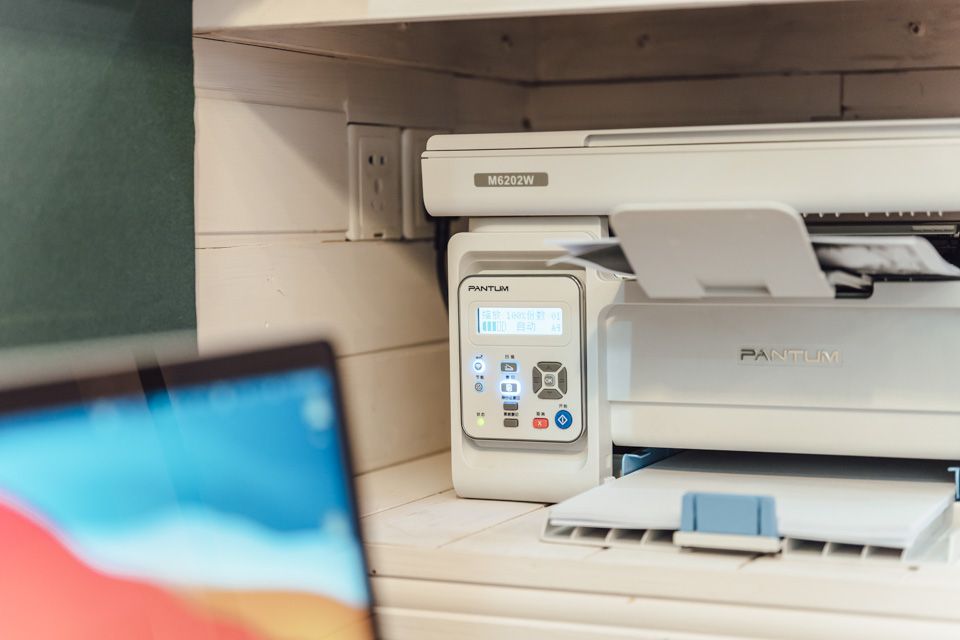 打印复印扫描一机搞定,无线连接轻松掌控——奔图M6202W,青春版