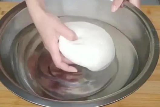 用小麦淀粉制作凉皮的方法,如何用小麦淀粉做凉皮