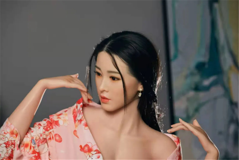 “小米价格，苹果品质”，春水堂要做硅胶娃娃市场“*局破**者”