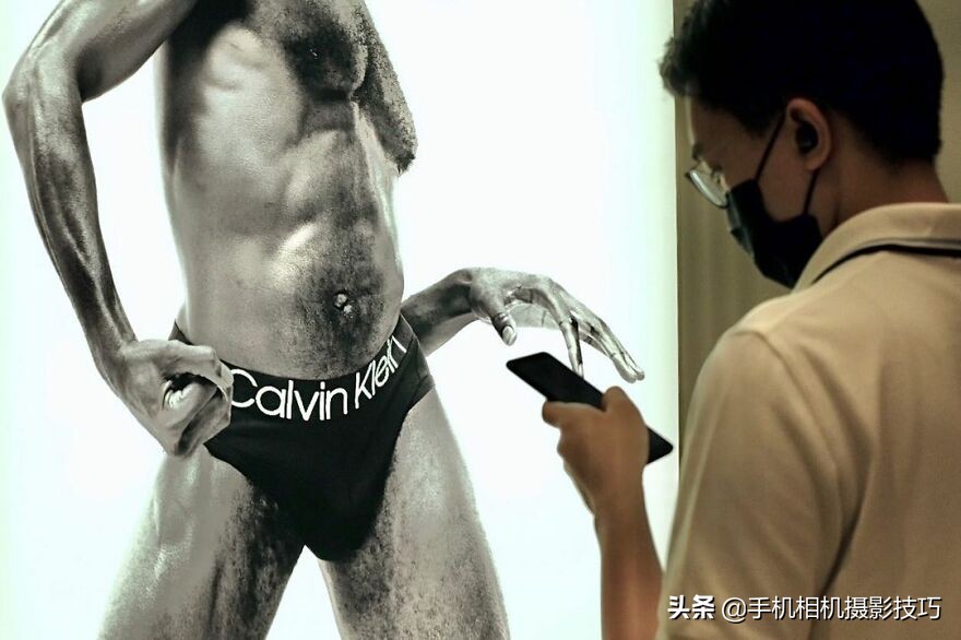 他被称为香港街拍之王：每一张照片都难以复制，诀窍在哪？