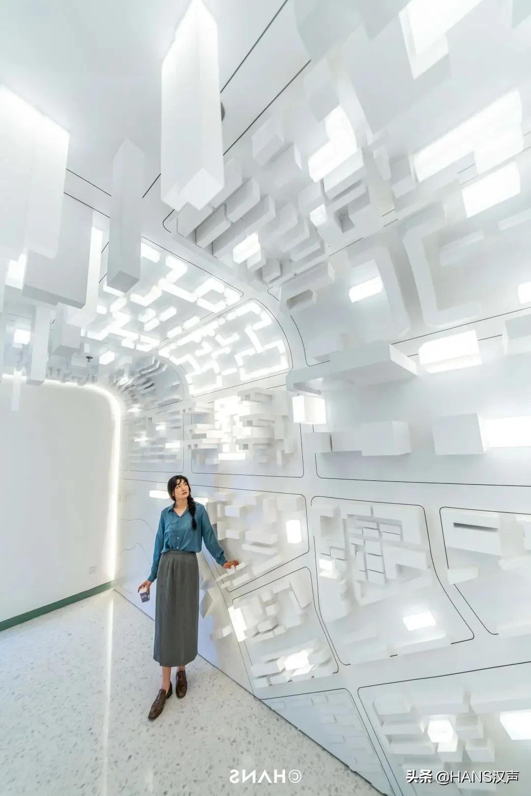 青山区红房子光影秀,青山红房子网红打卡地