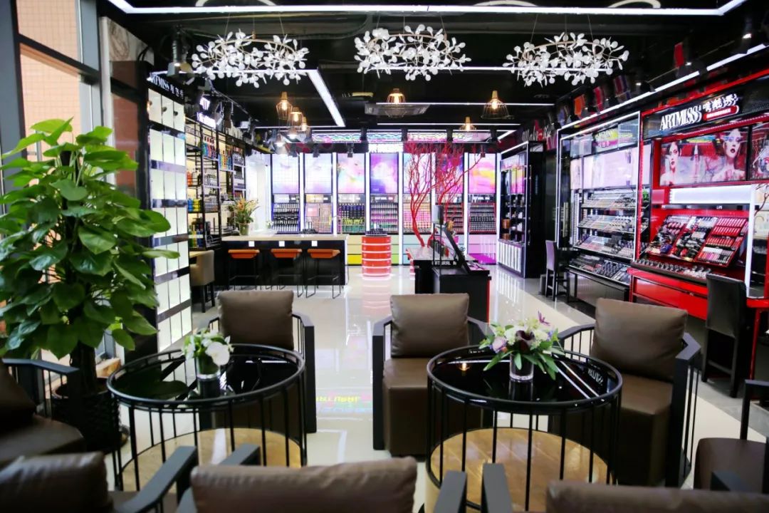 莱倩国际谢腊梅至美*界无**跨界续写华章