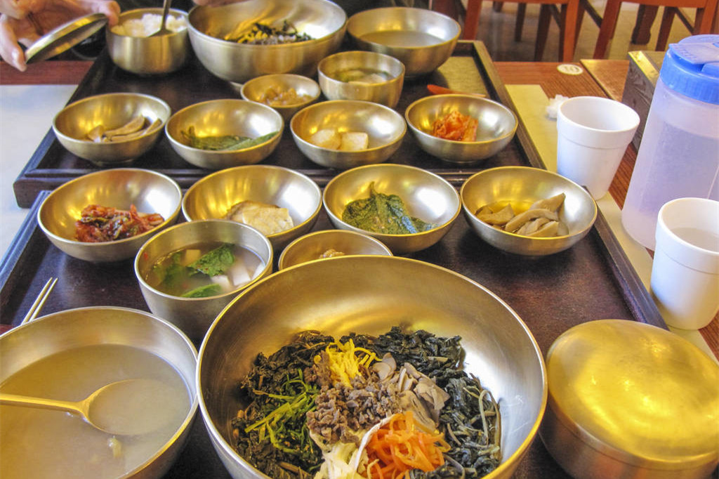 韩国泡菜确实好吃也是每餐必备的,看了韩国美食发现真没什么好吃的