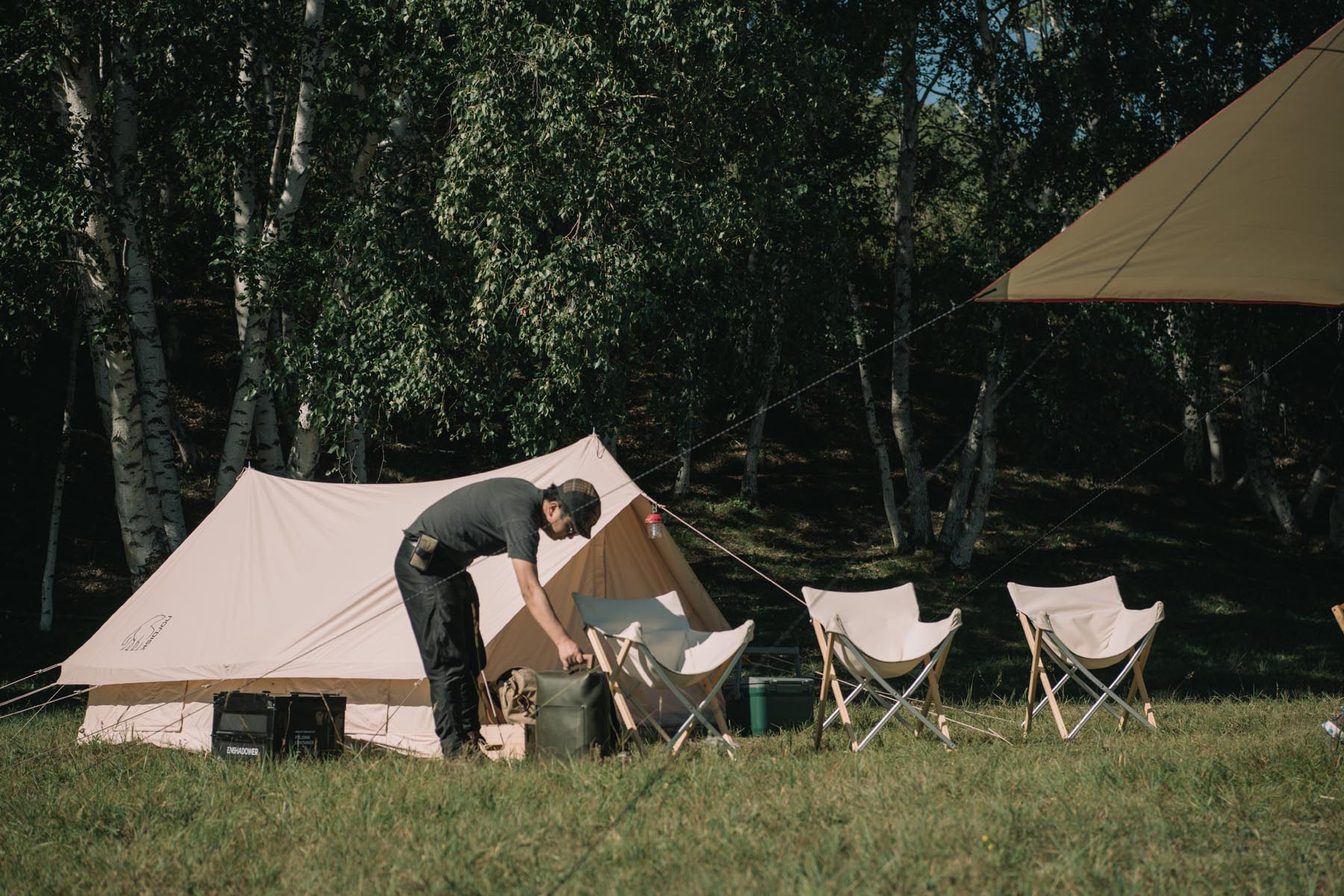 拥有这21件高颜值户外装备,让我们的草原野餐会像家里般优雅