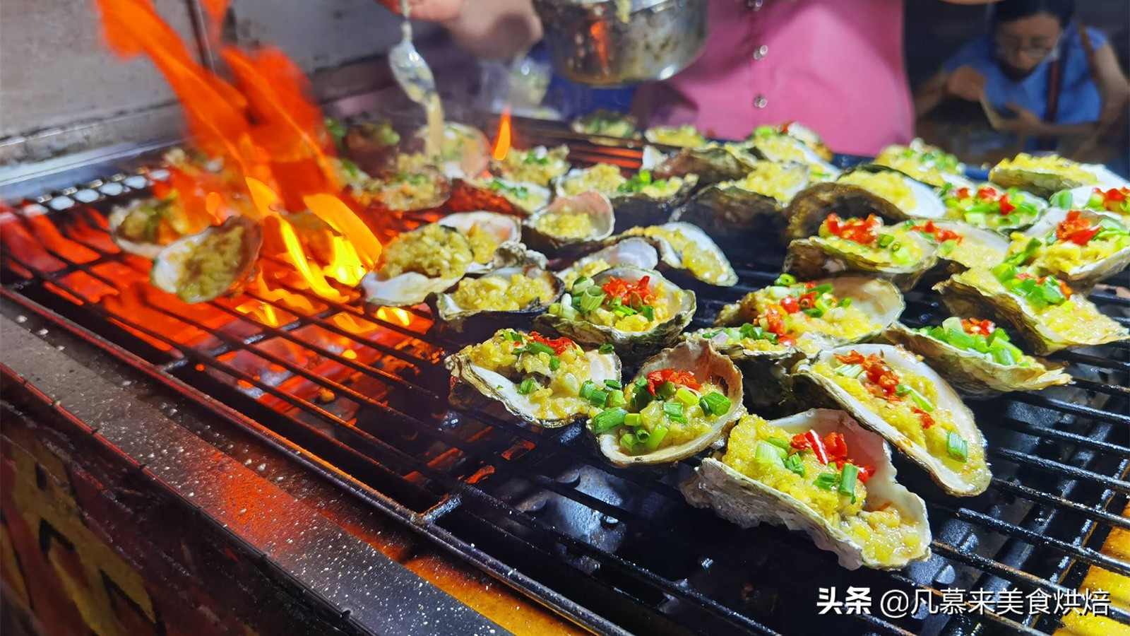 生蚝做宵夜个个肥美鲜嫩非常好吃,牡蛎生蚝的正确吃法