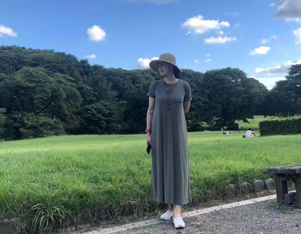 40岁女人穿不显胖的裙子,40岁徐静蕾穿衣搭配