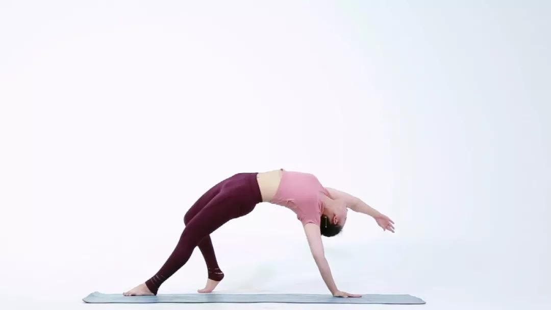 瘦肩收副乳最快的方法,开背收副乳的锻炼方法