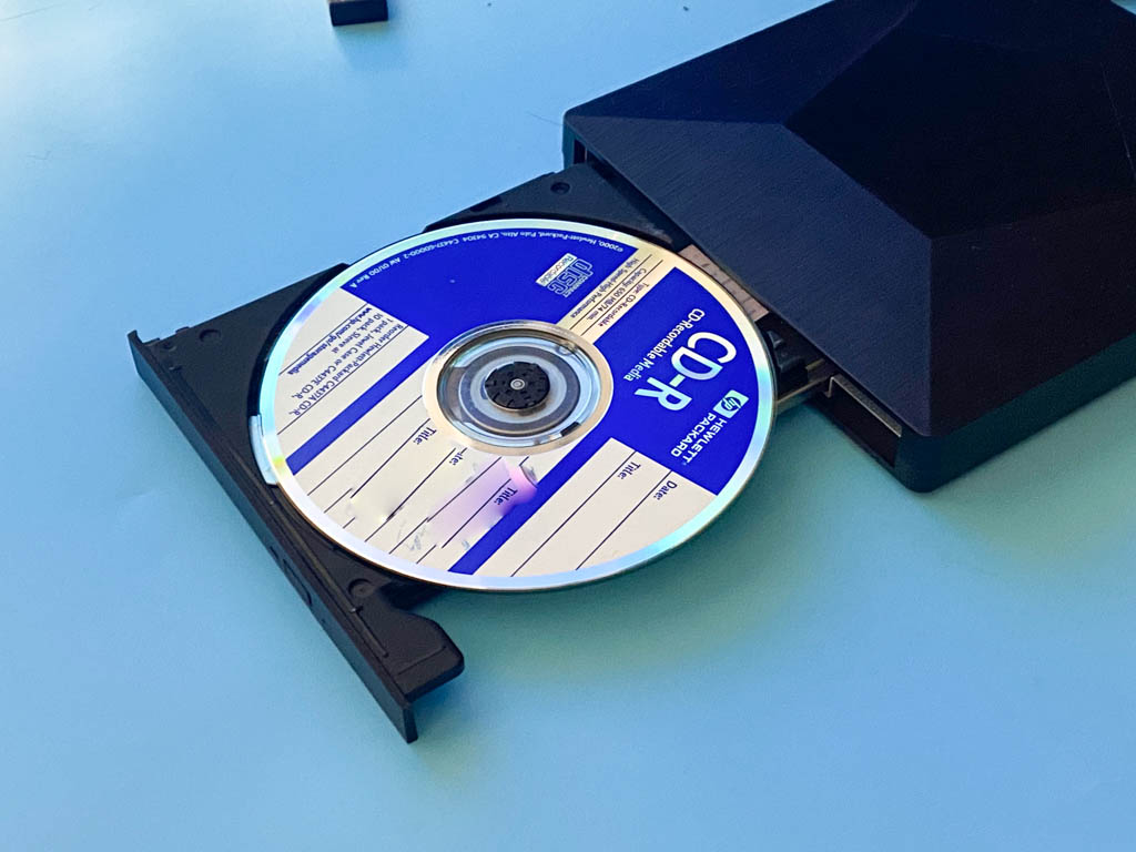 没电脑如何读取光盘,外置刻录机可以当cd读取吗