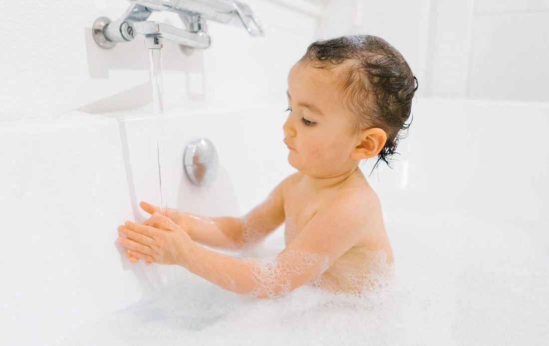 宝宝不喜欢洗澡试试这8个小妙招,孩子不愿意洗澡怎么哄