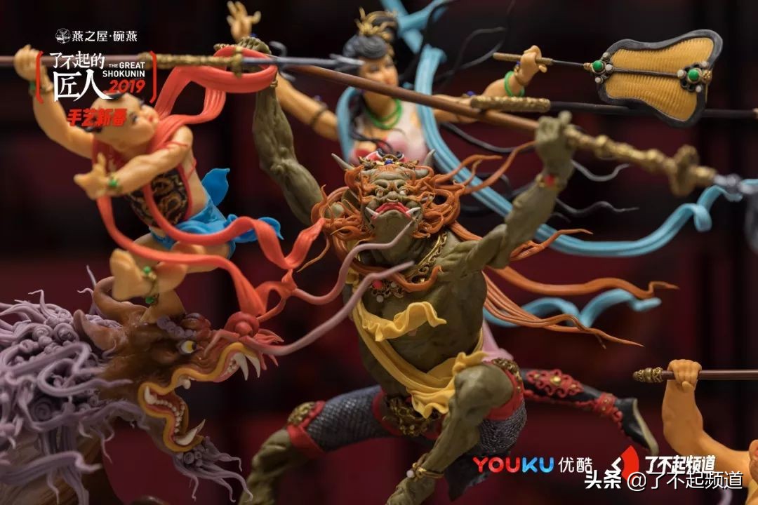 他从珠宝首饰到美容美发样样精通，只为做好一块蛋糕