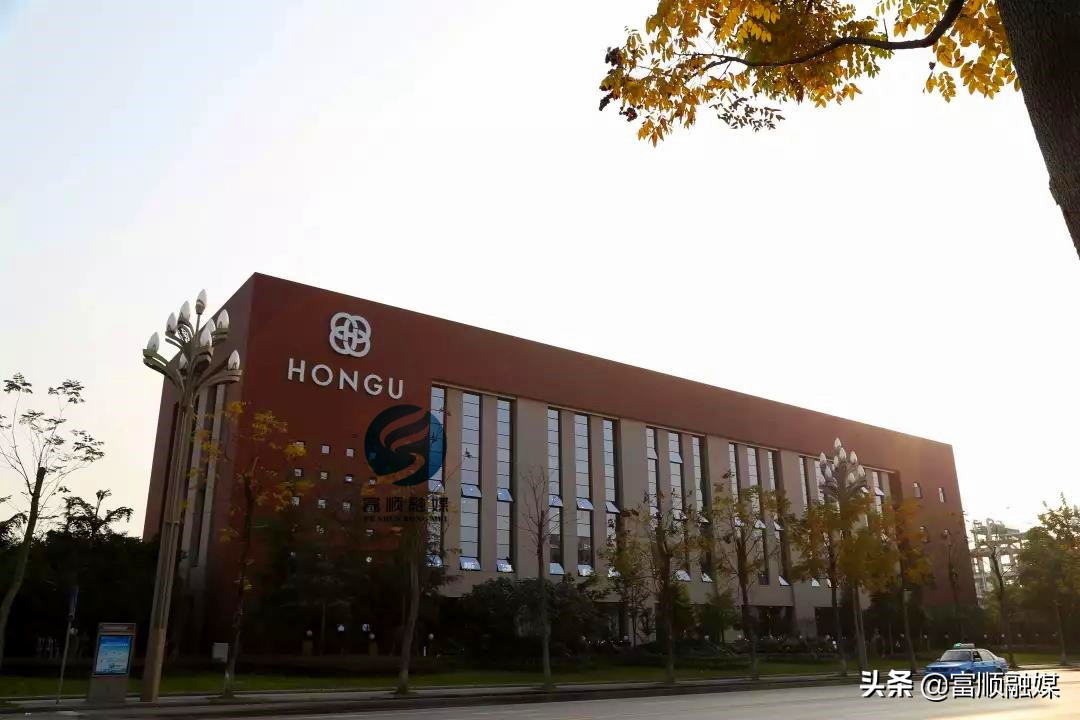 在富顺，有一艘皮具航母，她的名字叫中国红谷！