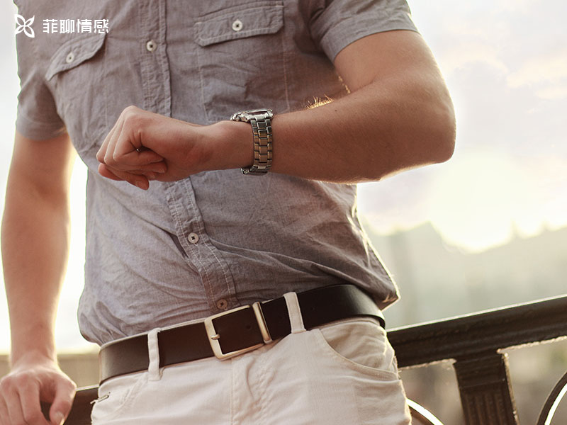 如何处理你的女朋友给另一个男人发短信