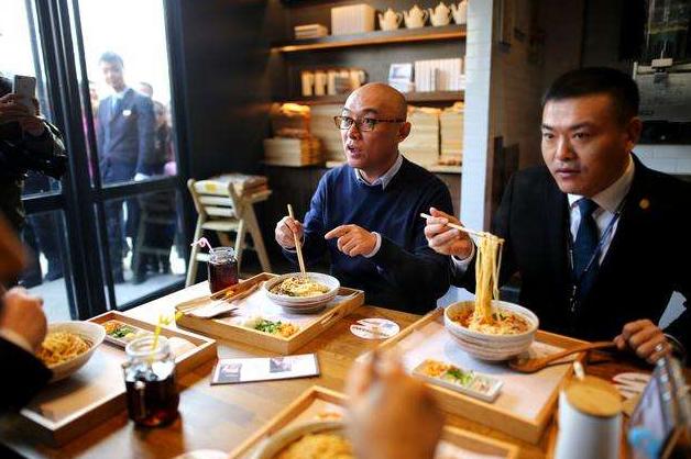 明星开饭店倒闭,孟非和岳云鹏开面馆视频