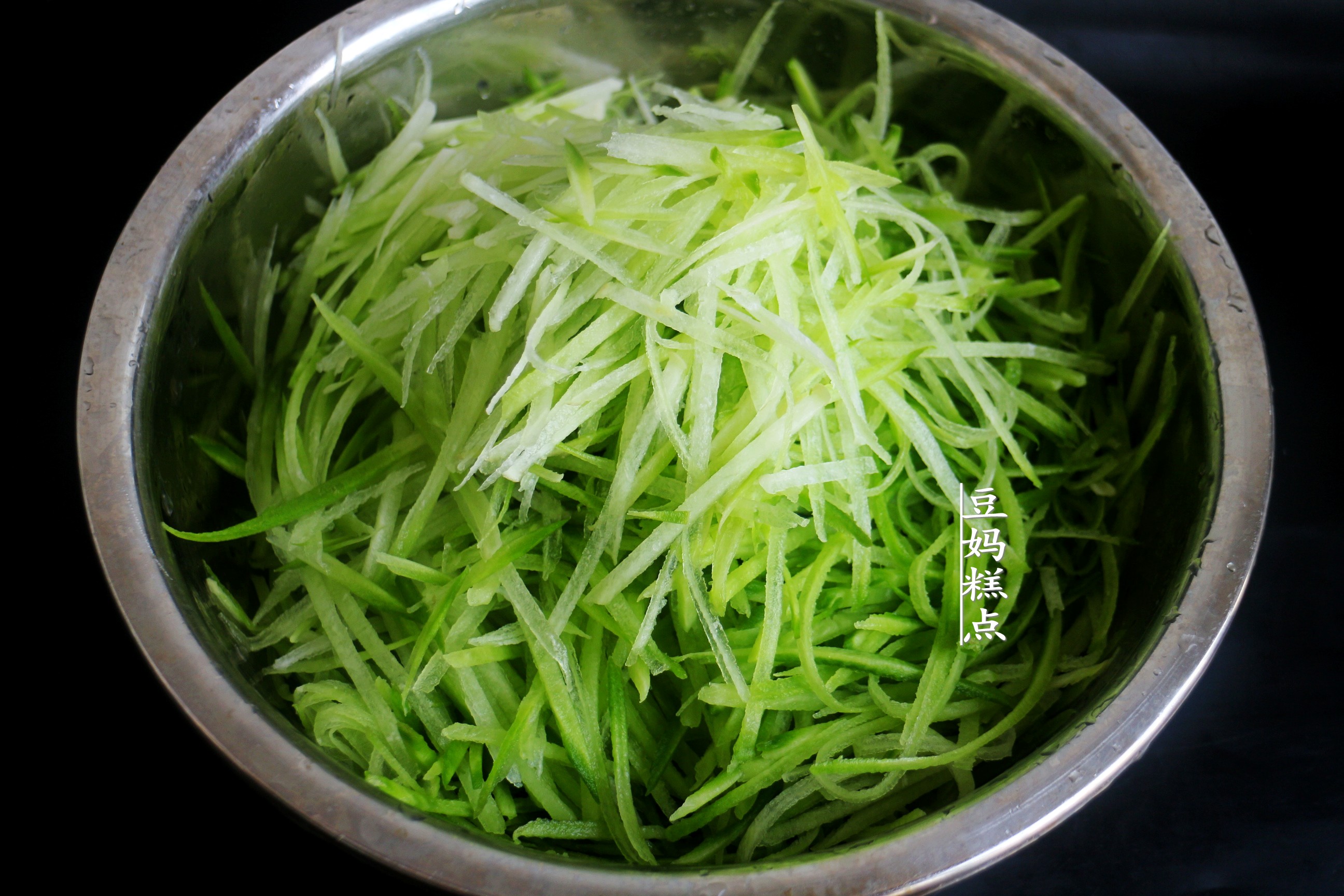 炸好丸子萝卜怎么做好吃,萝卜丸子放什么炸又酥又软